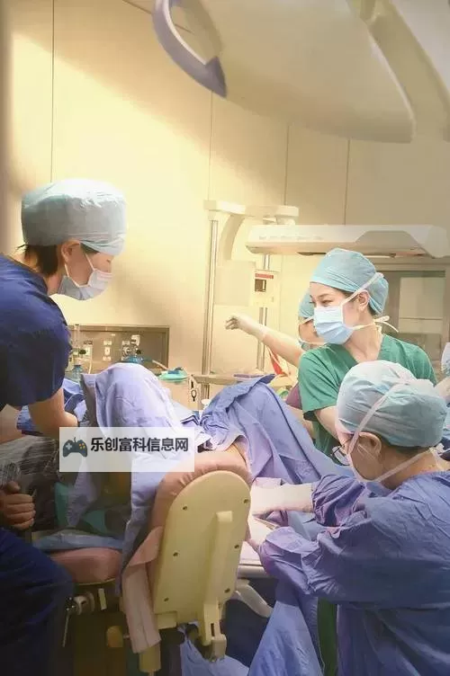 精彩回顾:正常分娩视频全程记录生命奇迹图1