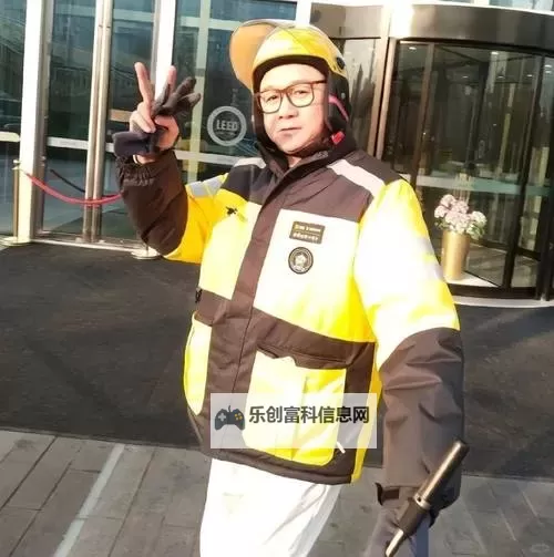 中国外卖小哥吃帅小伙大:平凡岗位展现不凡风采图1