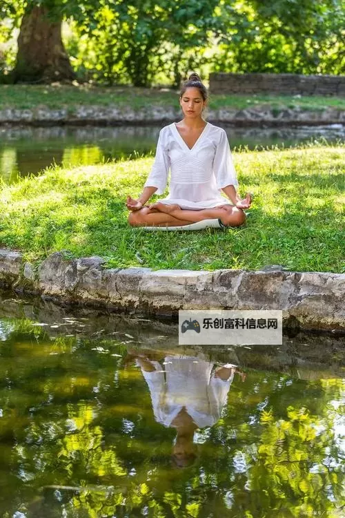 女人打坐十年相貌变化:静心之路见证岁月的雕刻图1