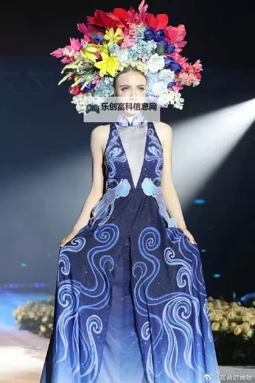 赵欣丝绸走秀精彩瞬间：传统与时尚的完美融合图1