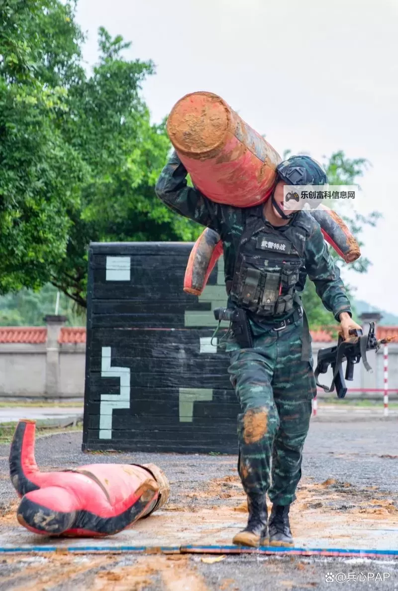 武警痞帅MP4一CNXX.COM.mp4：精彩瞬间全纪录图1