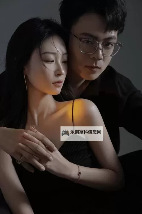 最美情侣中文观看完整版高清：感受纯真爱情的完美呈现图1