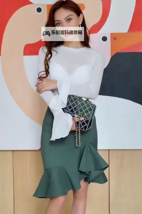 人人妻人人玩澡人人爽:欲望的潮汐在城市夜里涨落图1