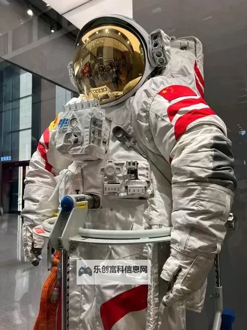 《星空》全60件宇航服及装甲展示图1